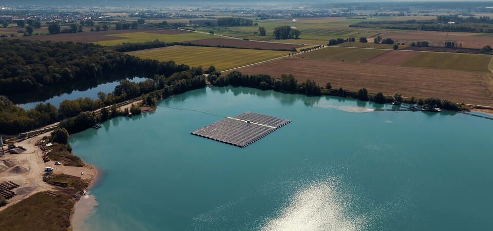 Solaranlage auf eiem See