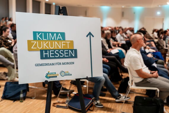 Schild zur Veranstaltung Klima Zukunft Hessen 2025